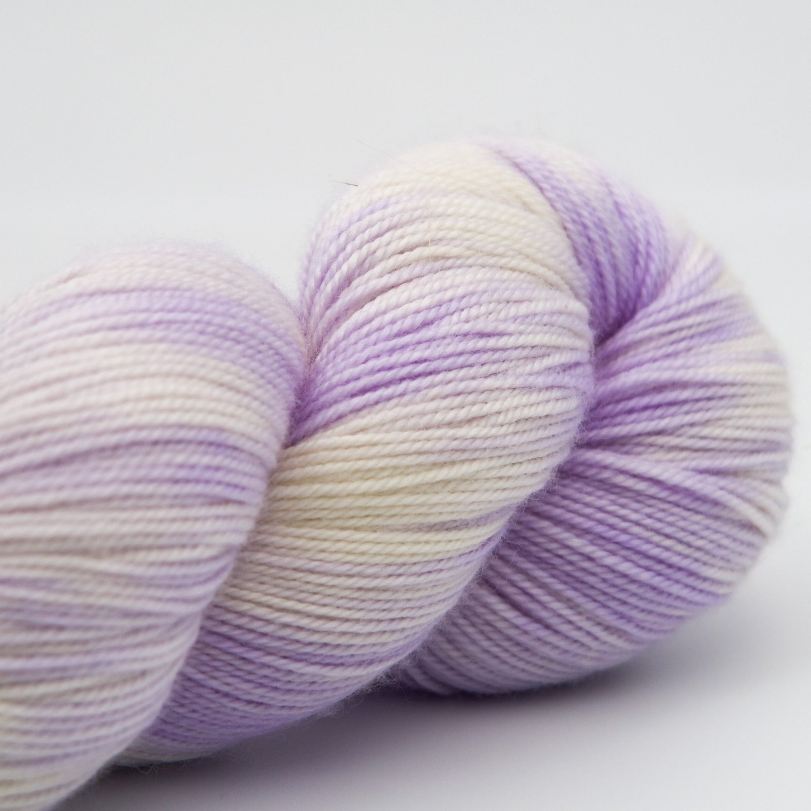 White Agapanthus Yarn - Image 2